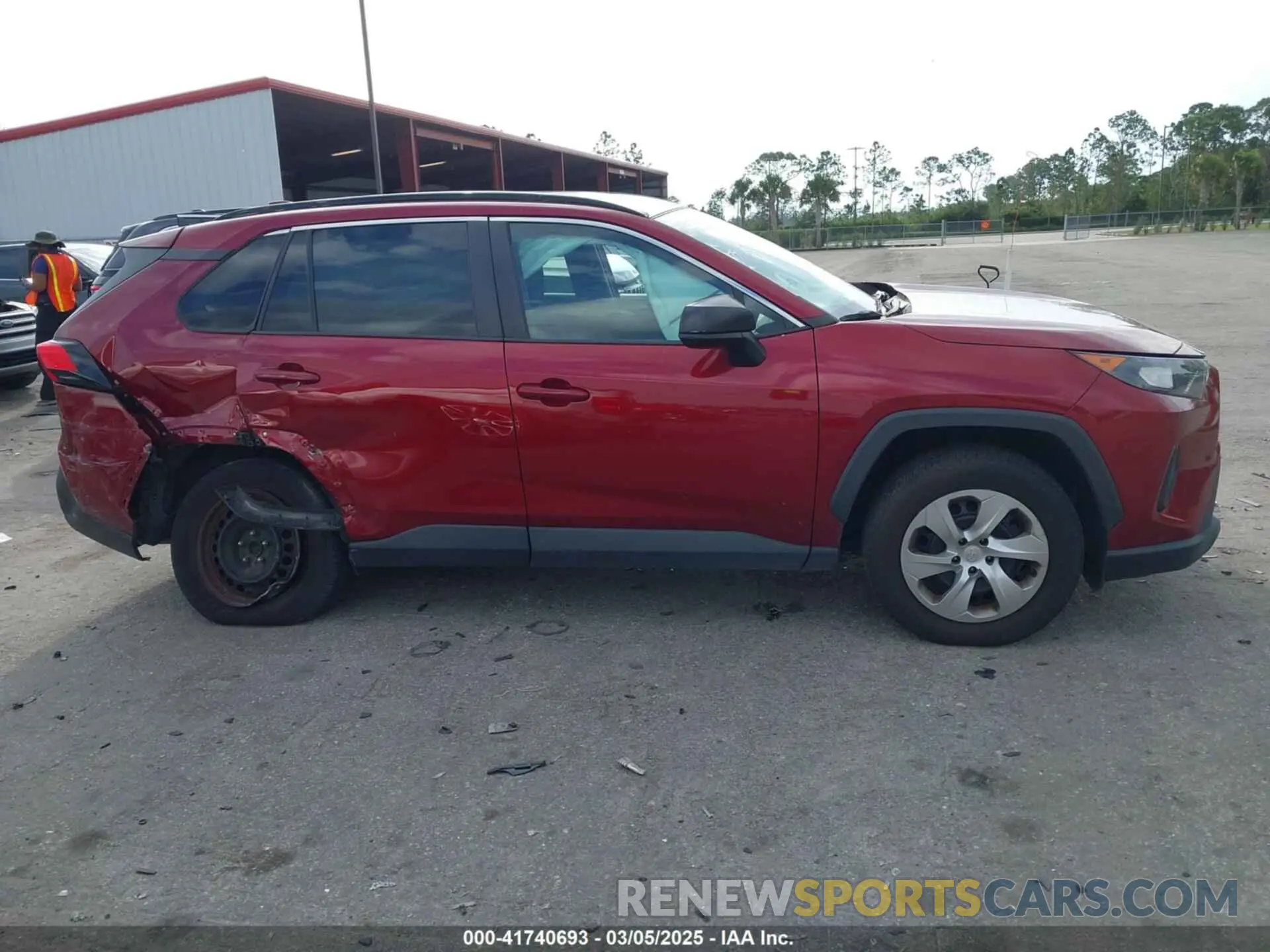 14 Photograph of a damaged car 2T3H1RFVXLC055676 TOYOTA RAV4 2020