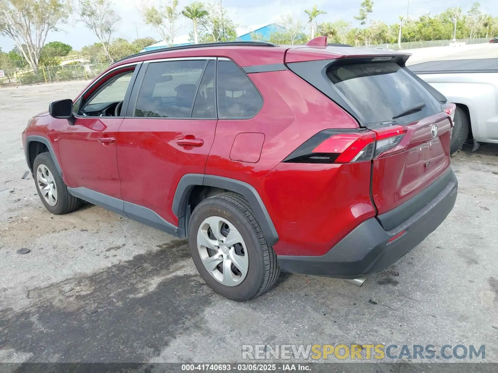 3 Photograph of a damaged car 2T3H1RFVXLC055676 TOYOTA RAV4 2020