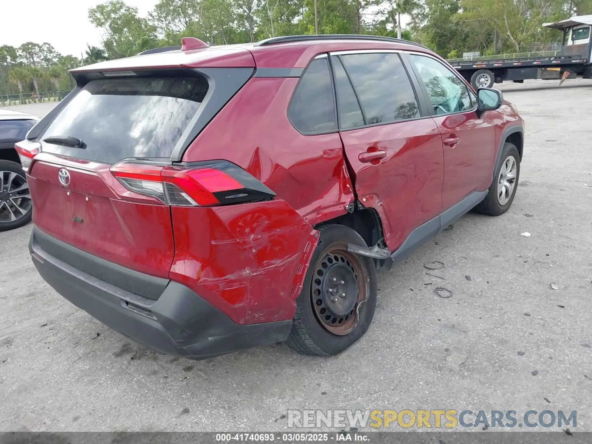 6 Photograph of a damaged car 2T3H1RFVXLC055676 TOYOTA RAV4 2020
