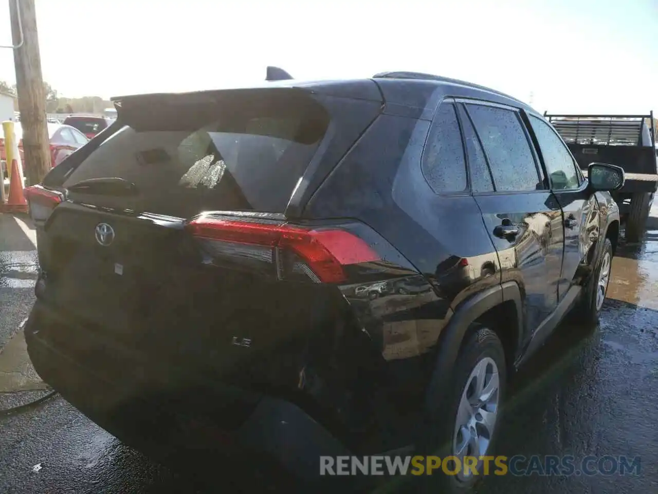 4 Photograph of a damaged car 2T3H1RFVXLC058660 TOYOTA RAV4 2020