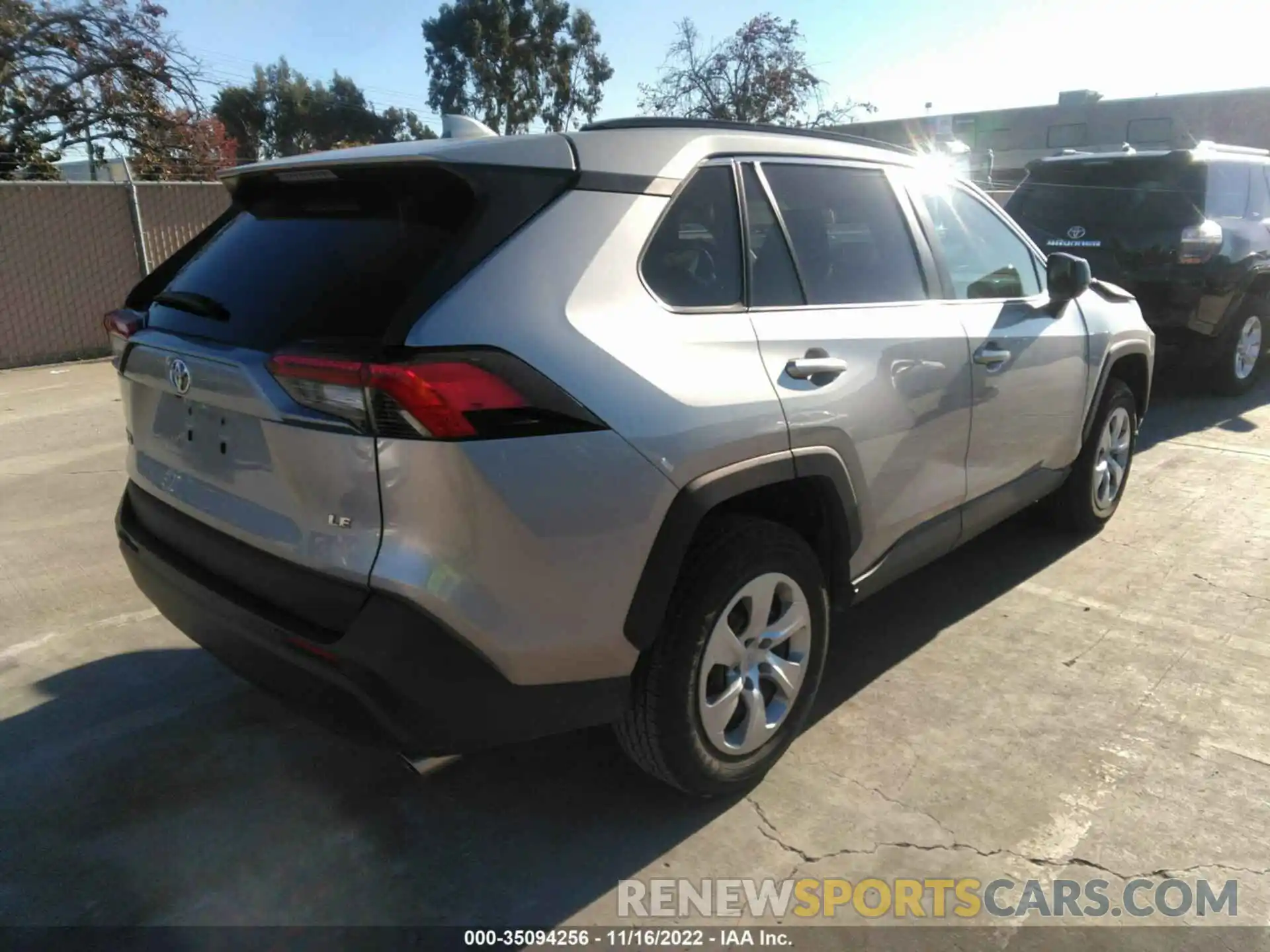 4 Photograph of a damaged car 2T3H1RFVXLC058688 TOYOTA RAV4 2020