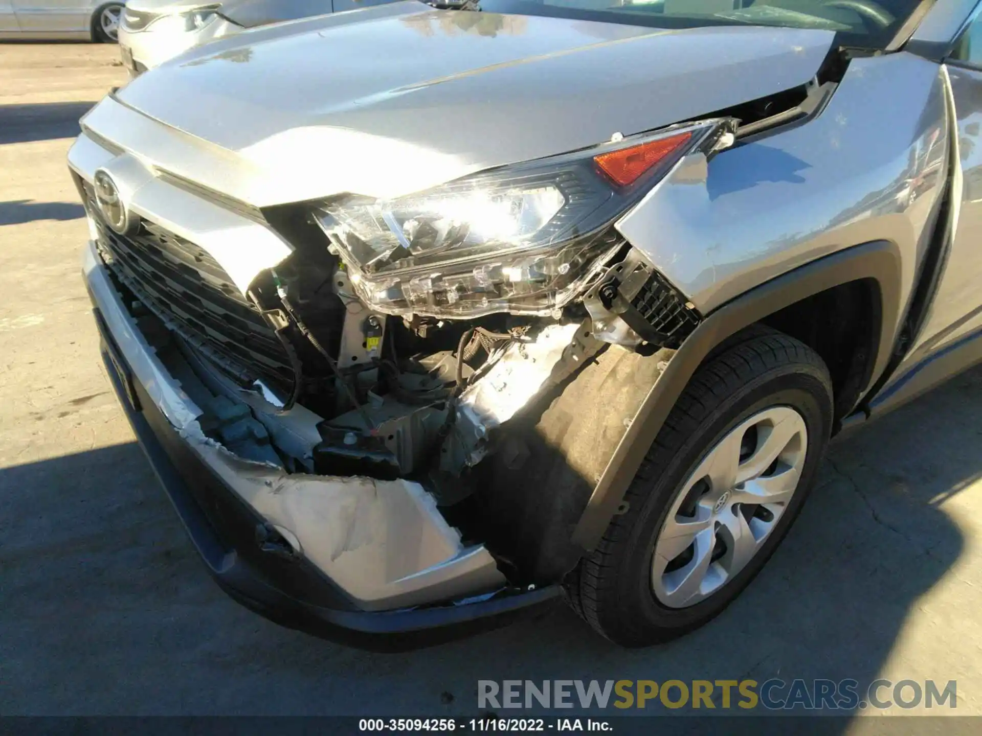 6 Photograph of a damaged car 2T3H1RFVXLC058688 TOYOTA RAV4 2020