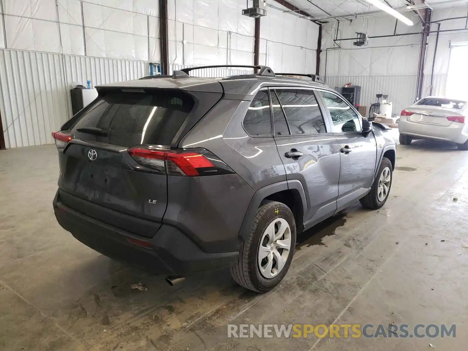 4 Photograph of a damaged car 2T3H1RFVXLC067617 TOYOTA RAV4 2020