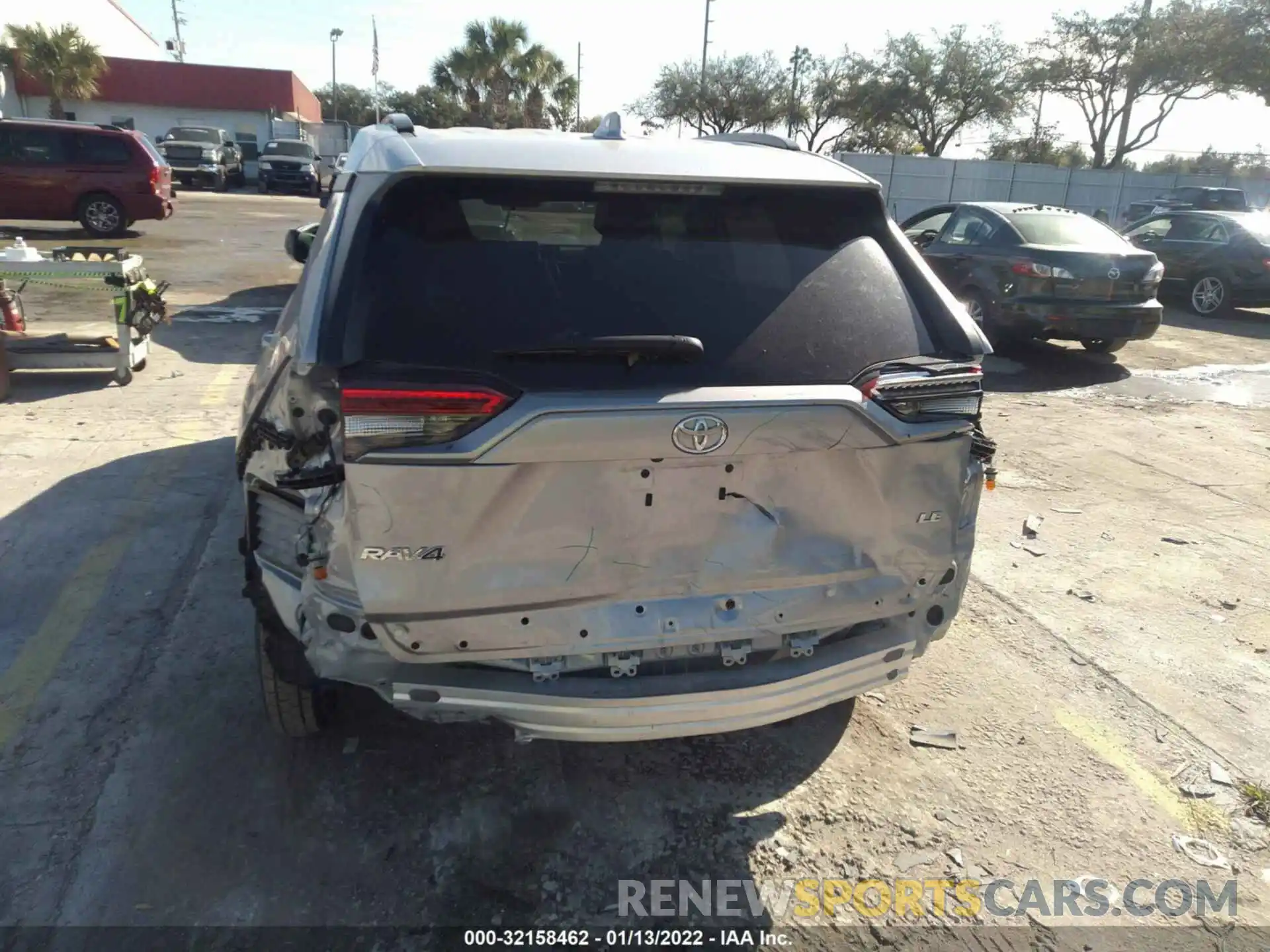 6 Photograph of a damaged car 2T3H1RFVXLC068427 TOYOTA RAV4 2020