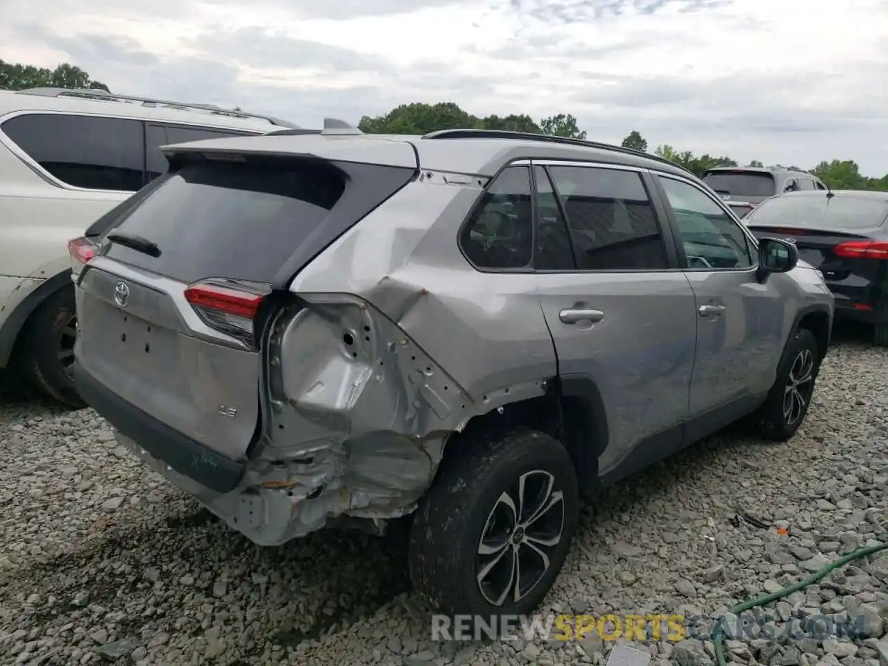 4 Photograph of a damaged car 2T3H1RFVXLC071098 TOYOTA RAV4 2020