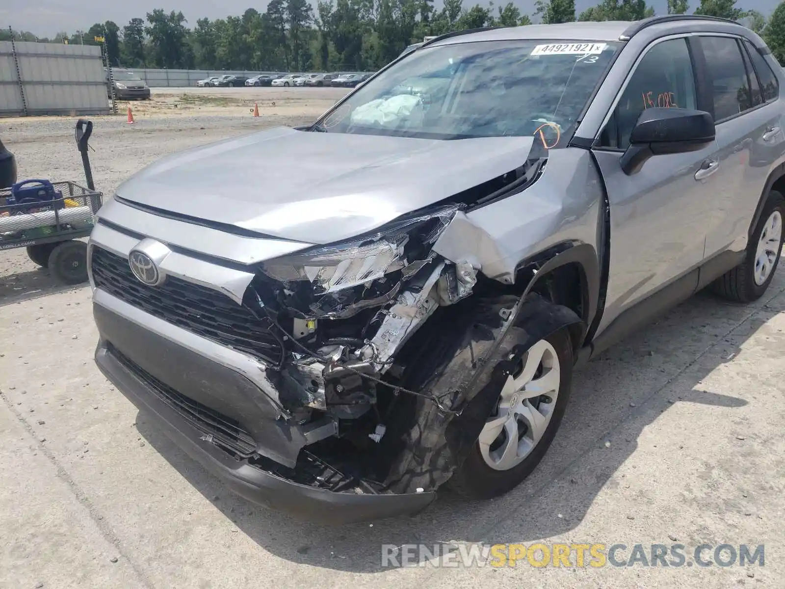 9 Photograph of a damaged car 2T3H1RFVXLC077094 TOYOTA RAV4 2020