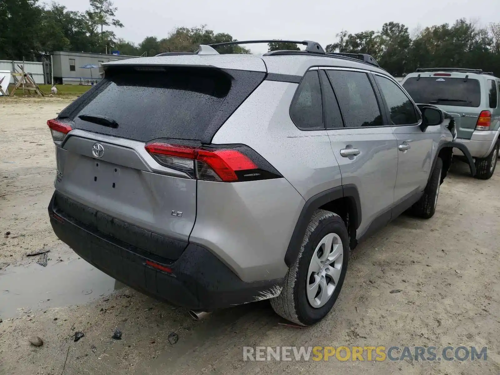 4 Photograph of a damaged car 2T3H1RFVXLC078407 TOYOTA RAV4 2020