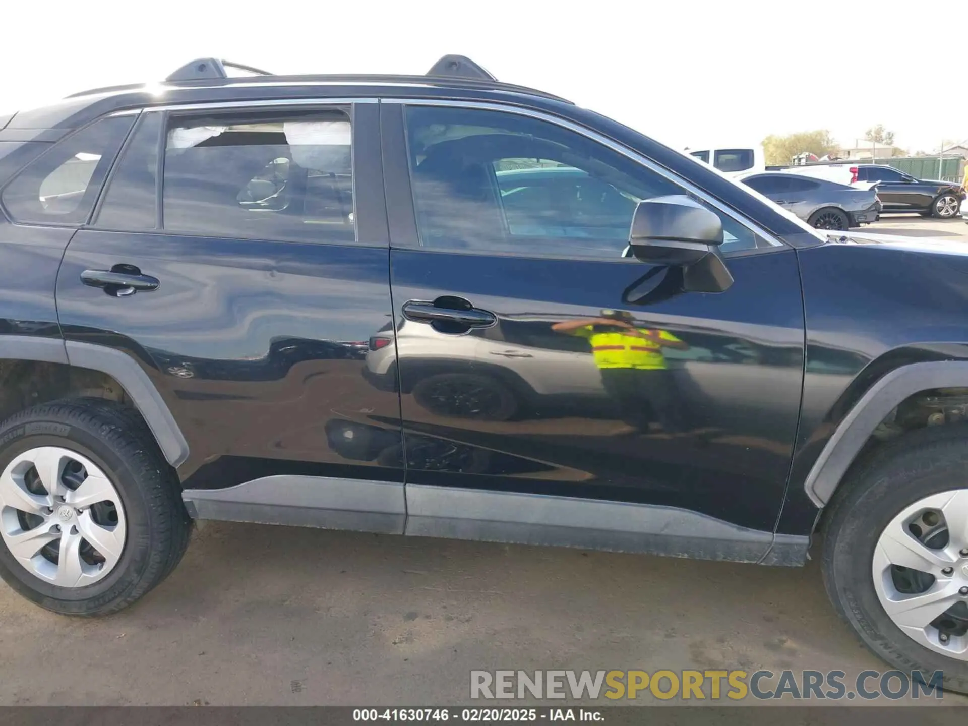 13 Photograph of a damaged car 2T3H1RFVXLW058589 TOYOTA RAV4 2020