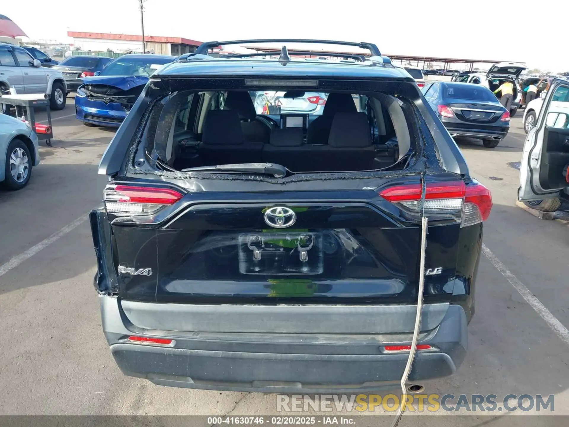 16 Photograph of a damaged car 2T3H1RFVXLW058589 TOYOTA RAV4 2020