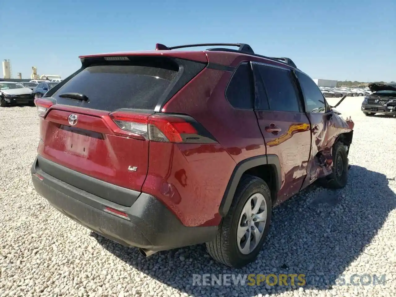 4 Photograph of a damaged car 2T3H1RFVXLW071360 TOYOTA RAV4 2020