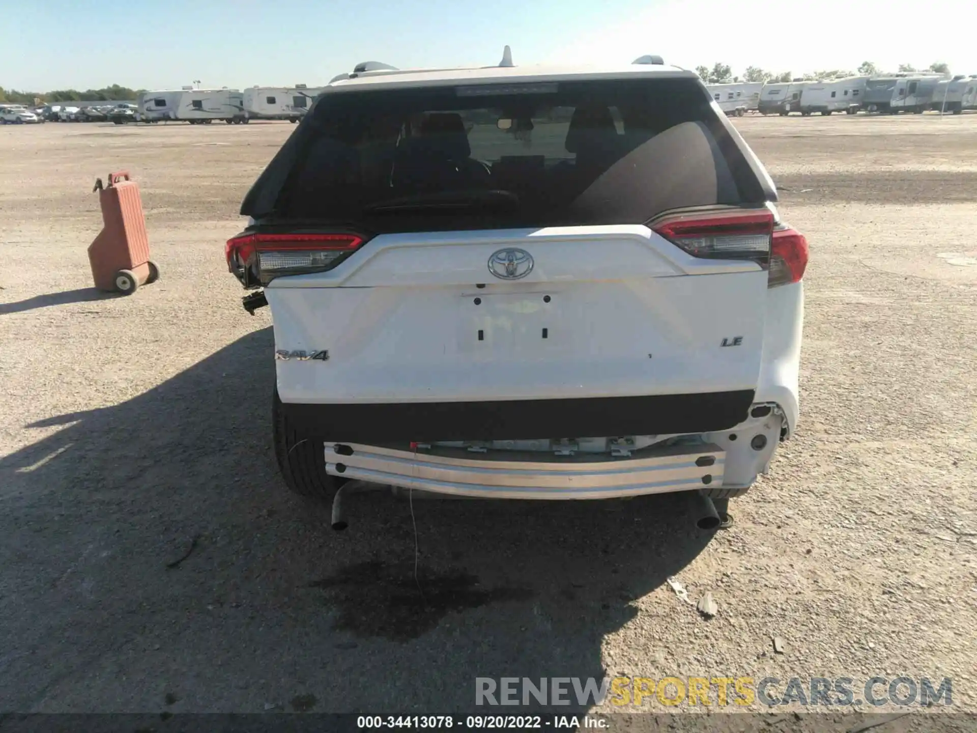 6 Photograph of a damaged car 2T3H1RFVXLW071746 TOYOTA RAV4 2020