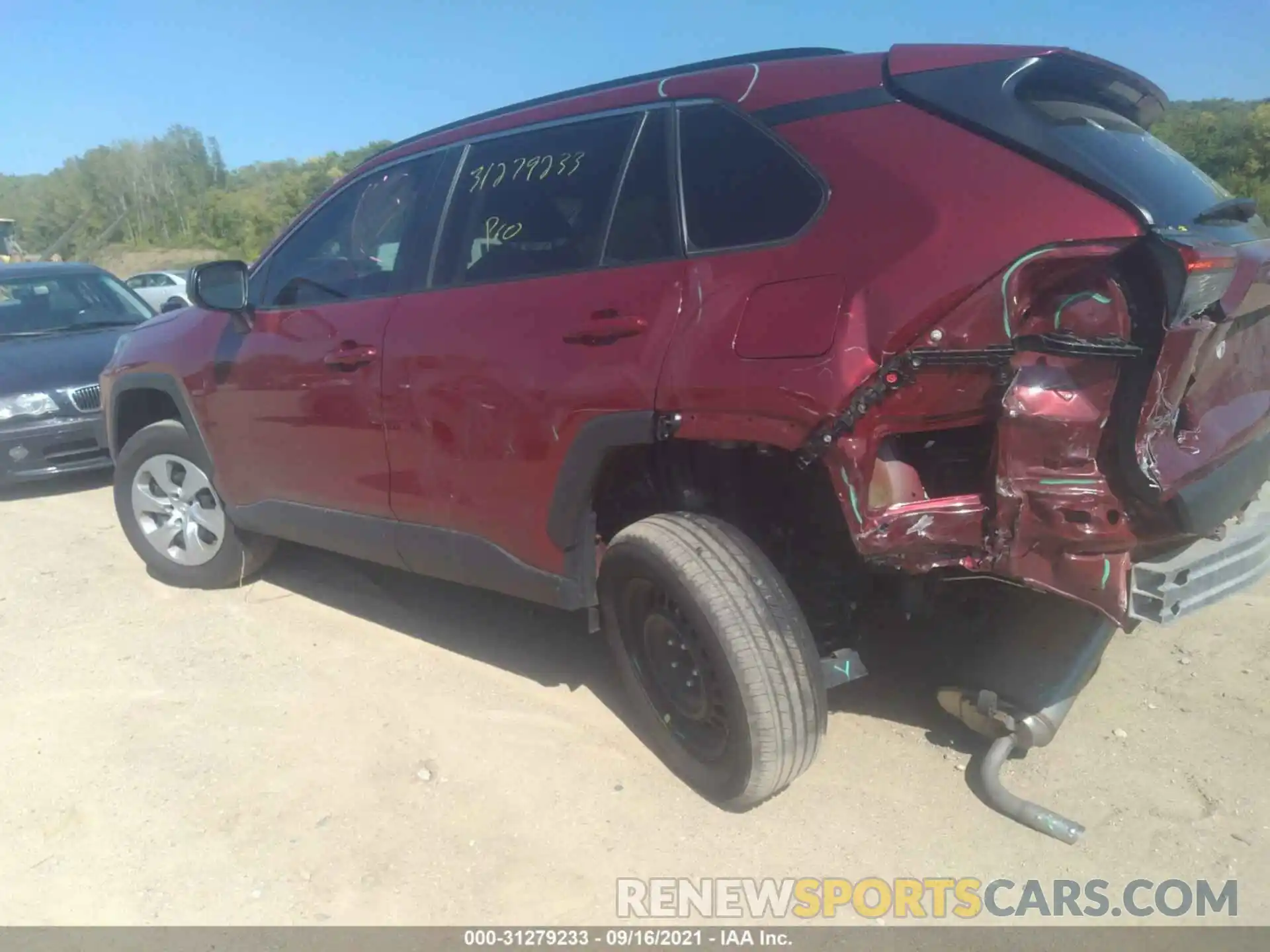 3 Photograph of a damaged car 2T3H1RFVXLW078910 TOYOTA RAV4 2020