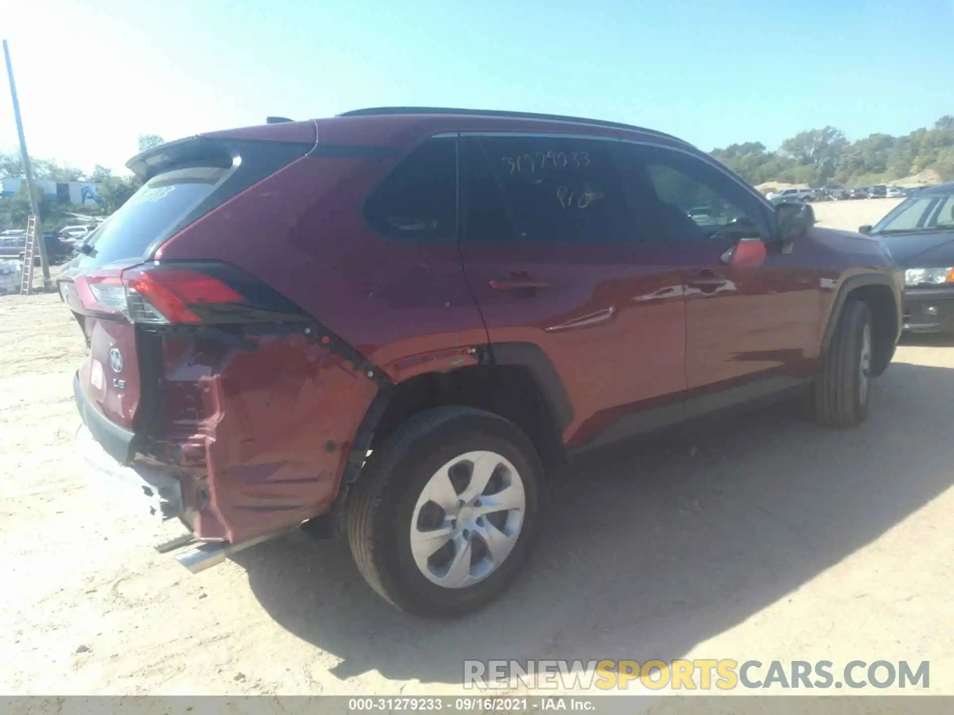 4 Photograph of a damaged car 2T3H1RFVXLW078910 TOYOTA RAV4 2020