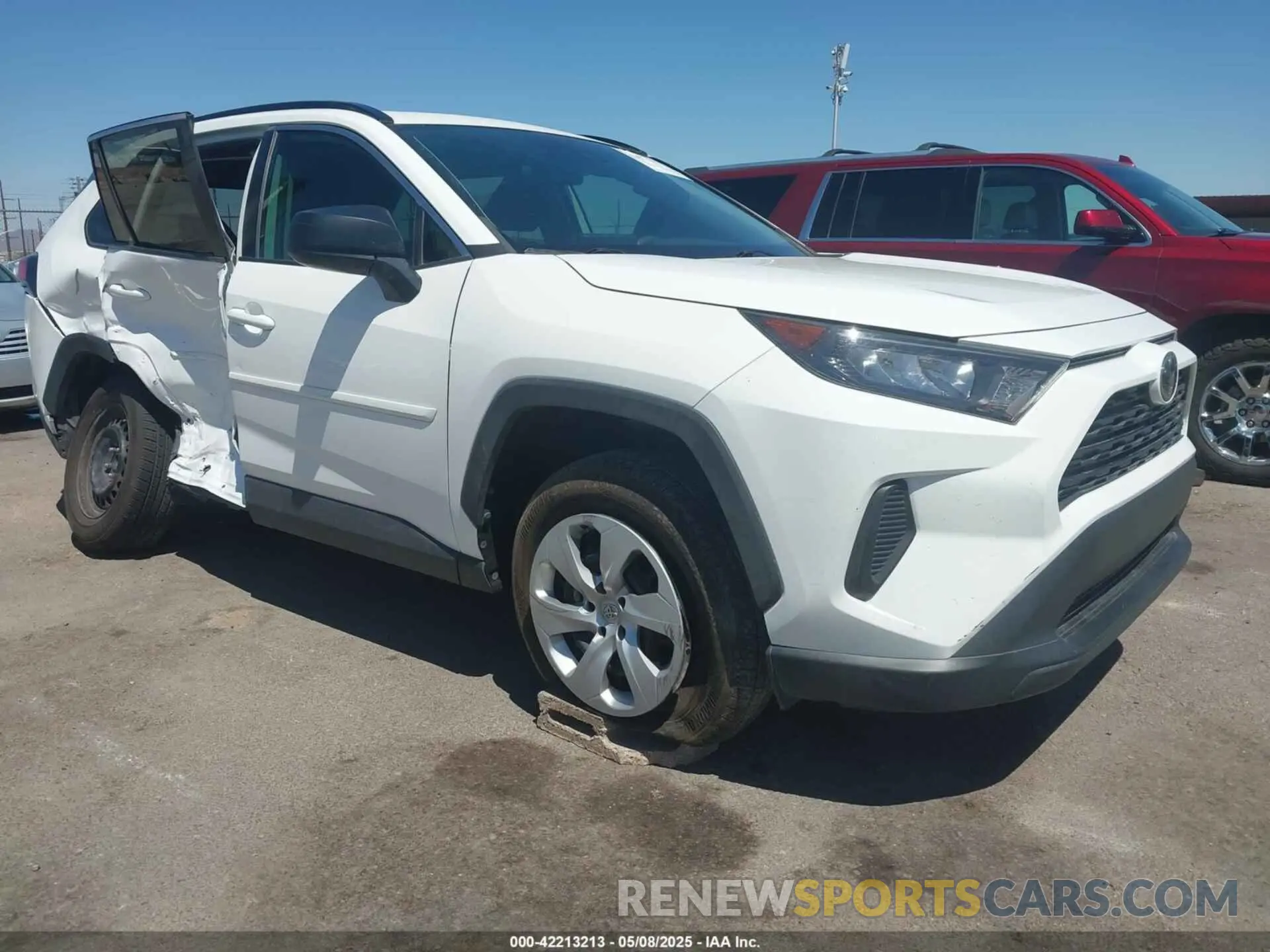 1 Photograph of a damaged car 2T3H1RFVXLW089647 TOYOTA RAV4 2020