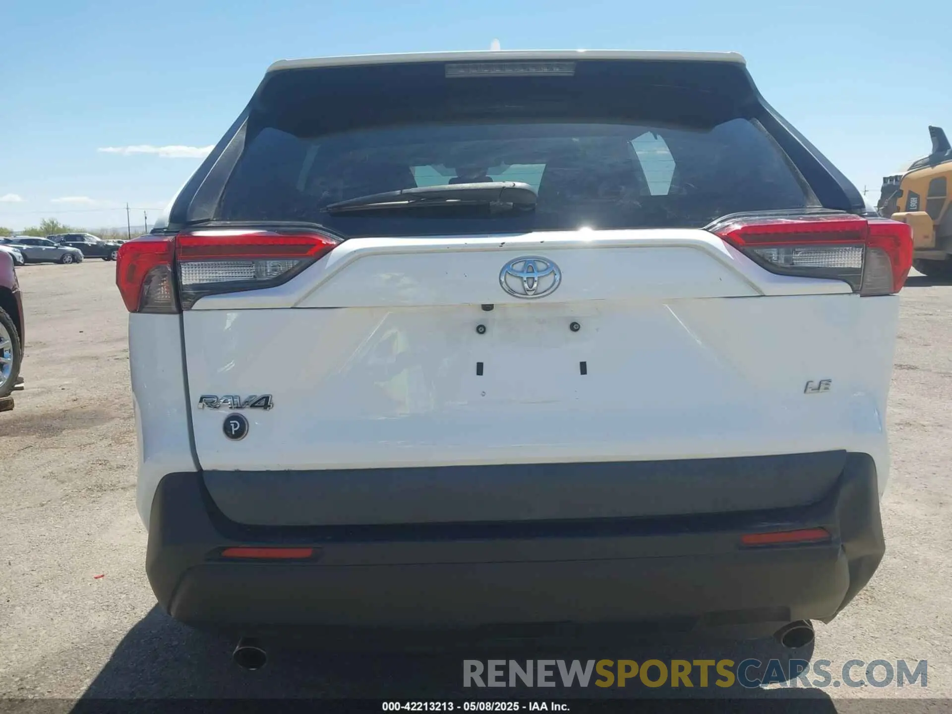 16 Photograph of a damaged car 2T3H1RFVXLW089647 TOYOTA RAV4 2020