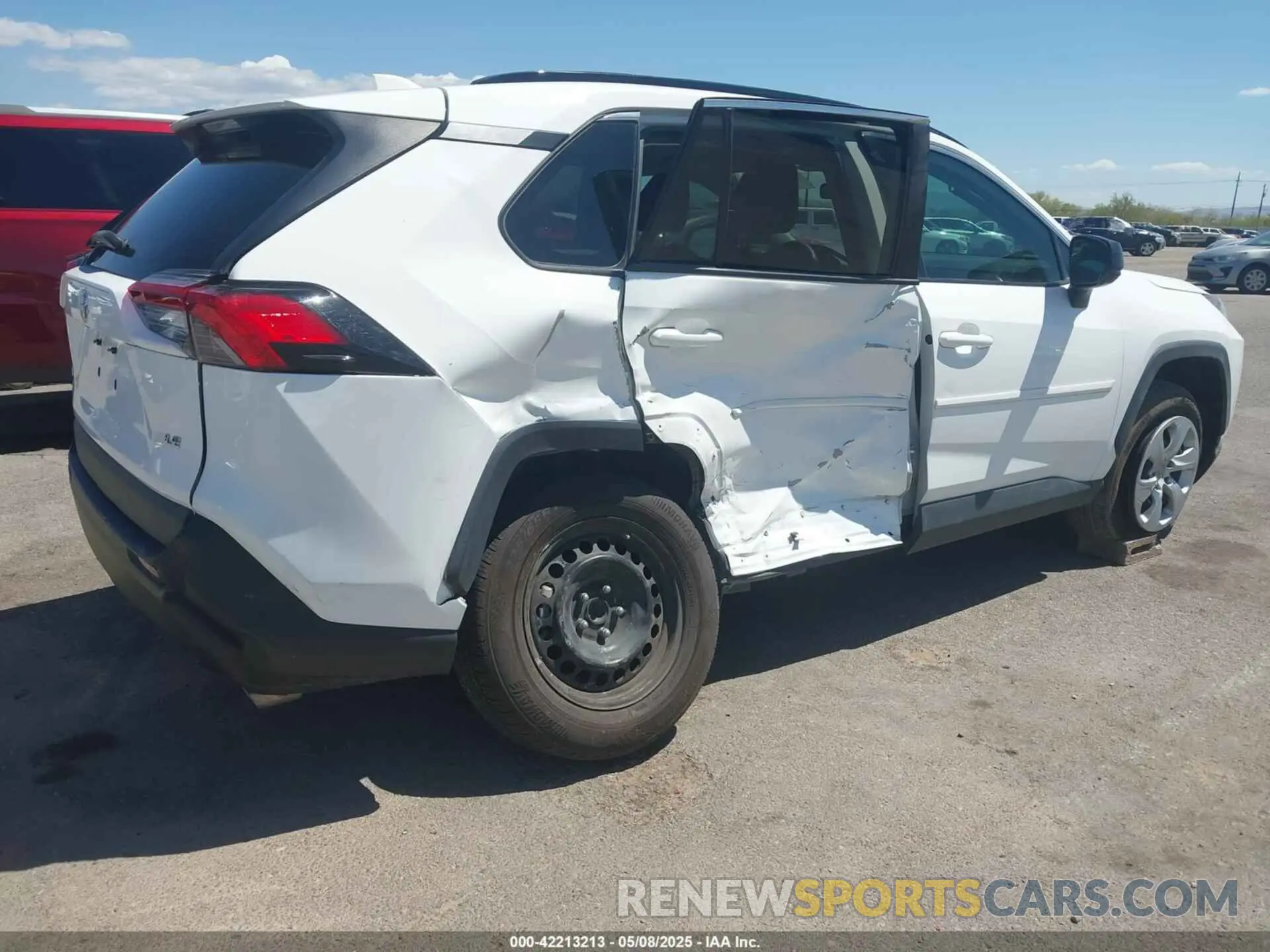 4 Photograph of a damaged car 2T3H1RFVXLW089647 TOYOTA RAV4 2020