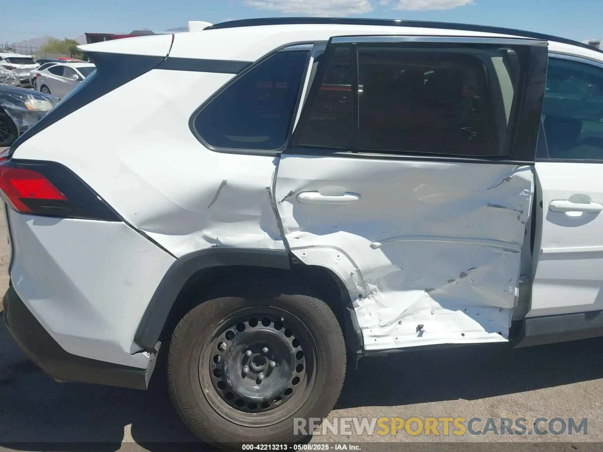 6 Photograph of a damaged car 2T3H1RFVXLW089647 TOYOTA RAV4 2020