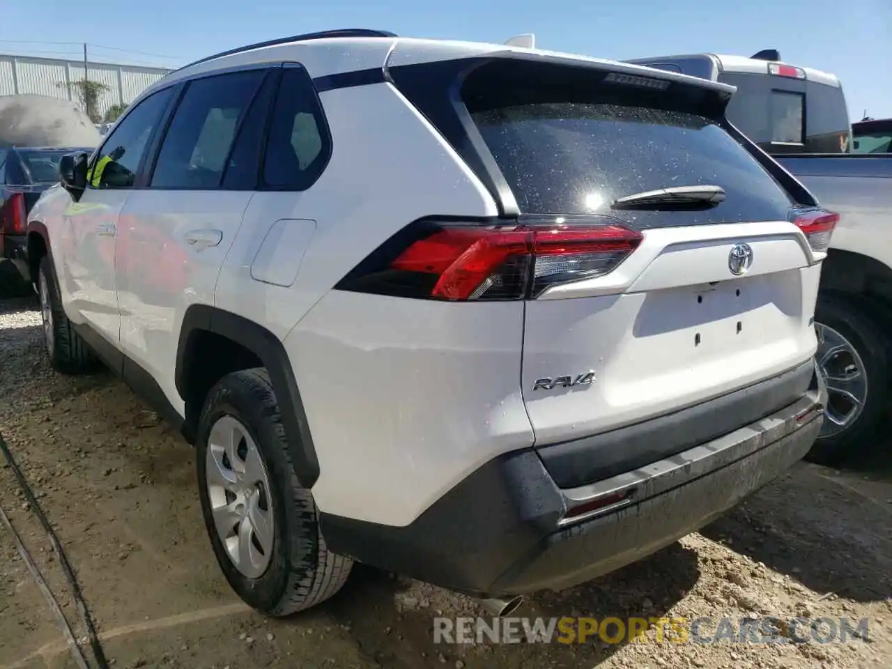 3 Photograph of a damaged car 2T3H1RFVXLW090426 TOYOTA RAV4 2020