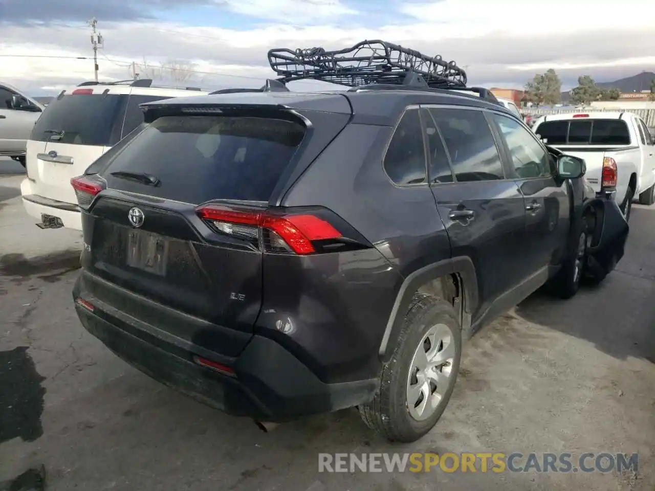 4 Photograph of a damaged car 2T3H1RFVXLW102669 TOYOTA RAV4 2020