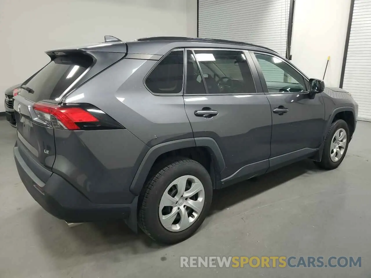 3 Photograph of a damaged car 2T3H1RFVXLW103644 TOYOTA RAV4 2020