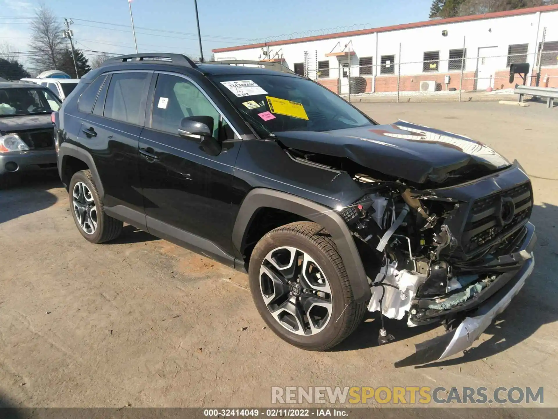 1 Photograph of a damaged car 2T3J1RFV0LC083049 TOYOTA RAV4 2020