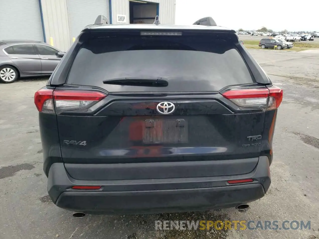 6 Photograph of a damaged car 2T3J1RFV0LC093483 TOYOTA RAV4 2020