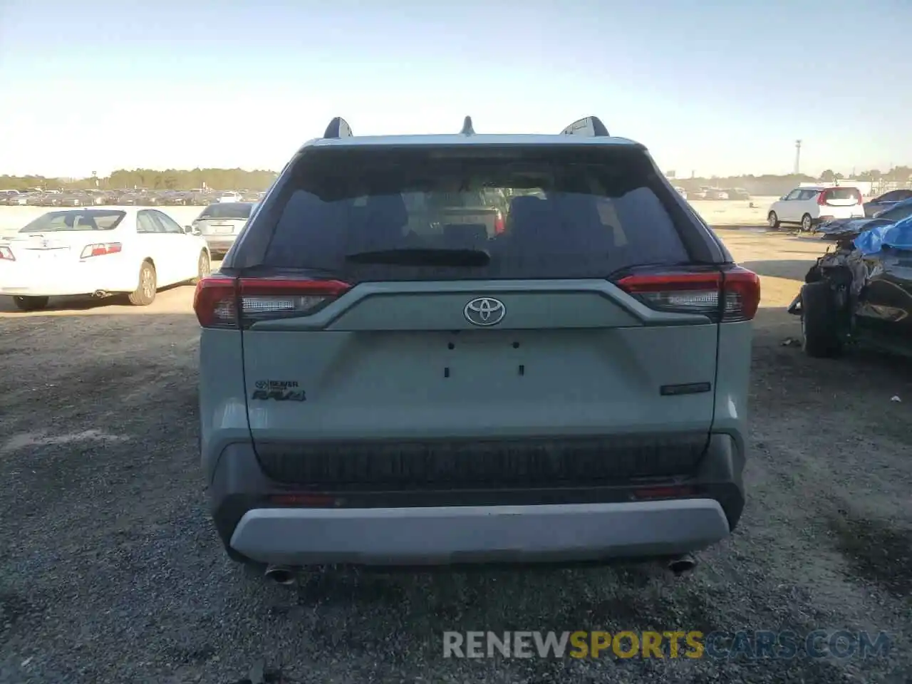 6 Photograph of a damaged car 2T3J1RFV1LC138169 TOYOTA RAV4 2020