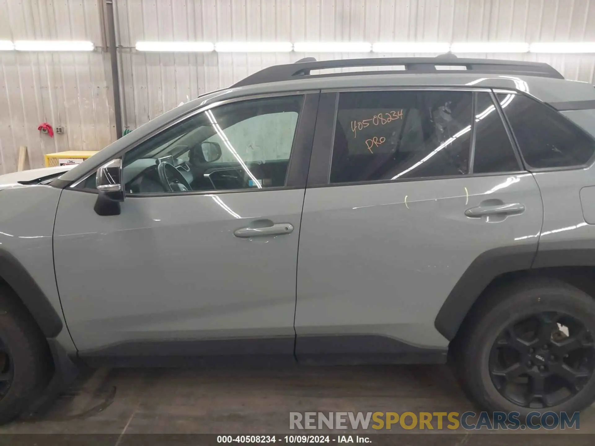 14 Photograph of a damaged car 2T3J1RFV2LC083537 TOYOTA RAV4 2020
