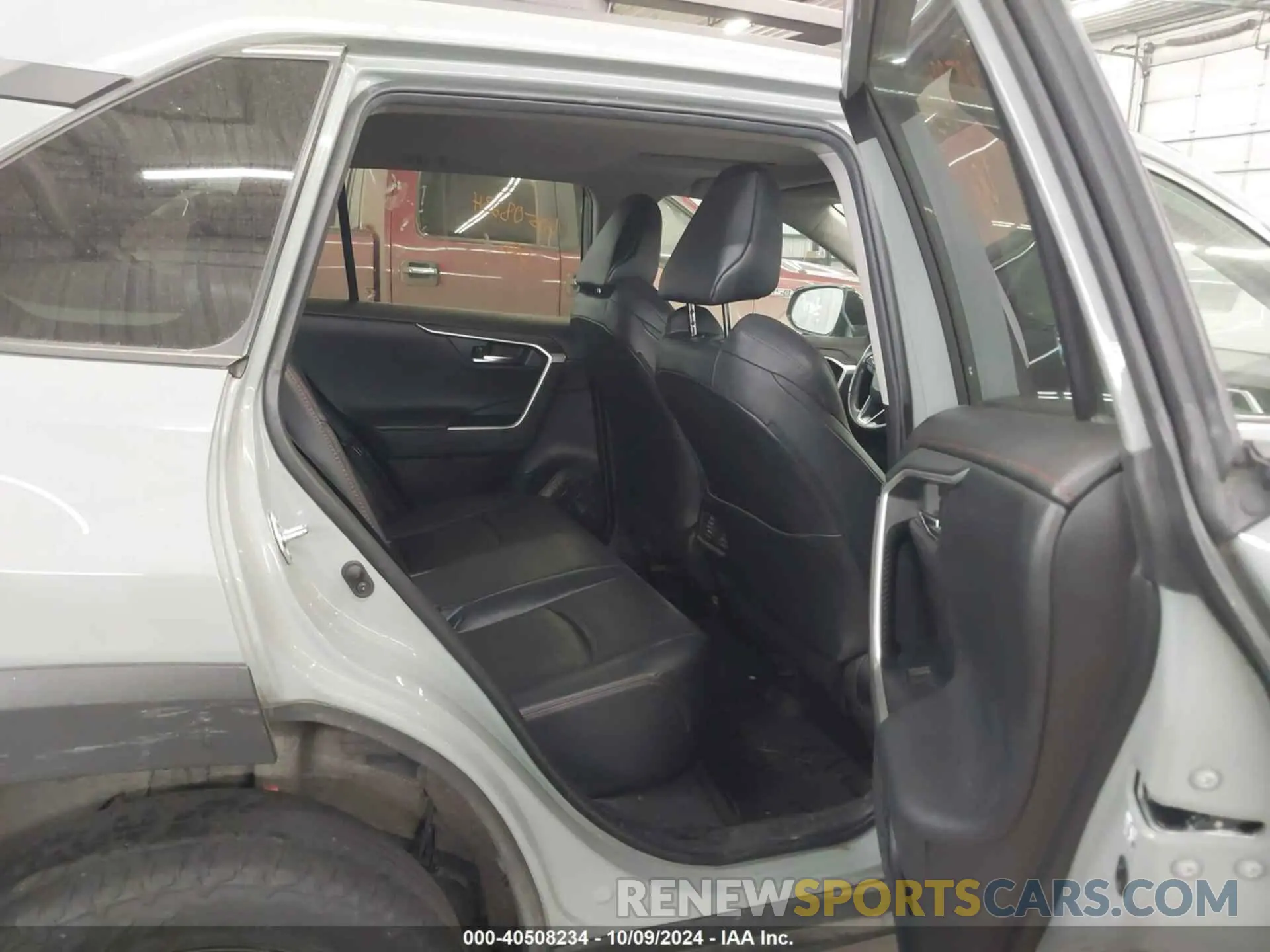 8 Photograph of a damaged car 2T3J1RFV2LC083537 TOYOTA RAV4 2020
