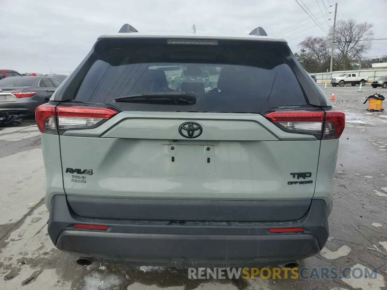 6 Photograph of a damaged car 2T3J1RFV3LC061742 TOYOTA RAV4 2020