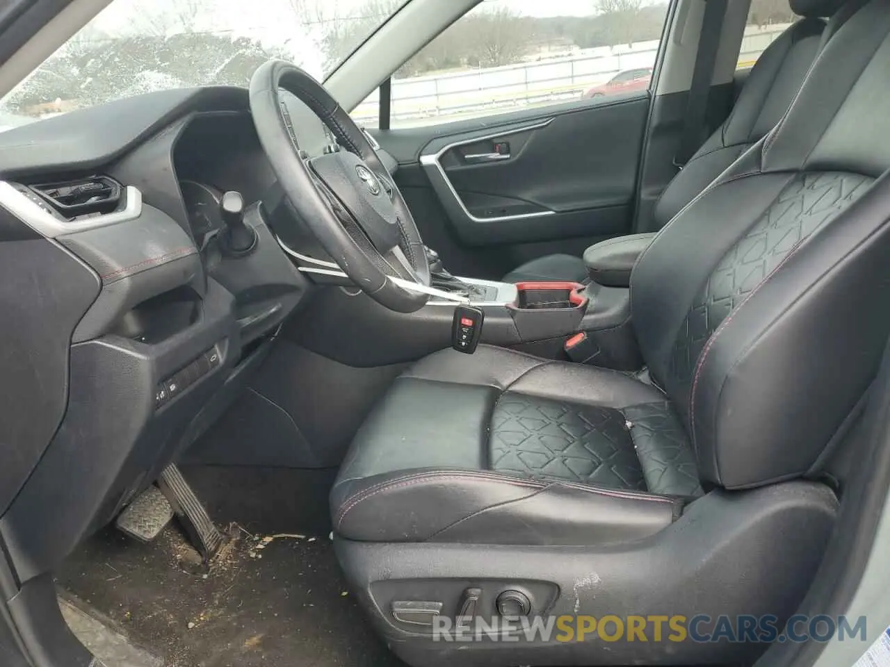 7 Photograph of a damaged car 2T3J1RFV3LC061742 TOYOTA RAV4 2020