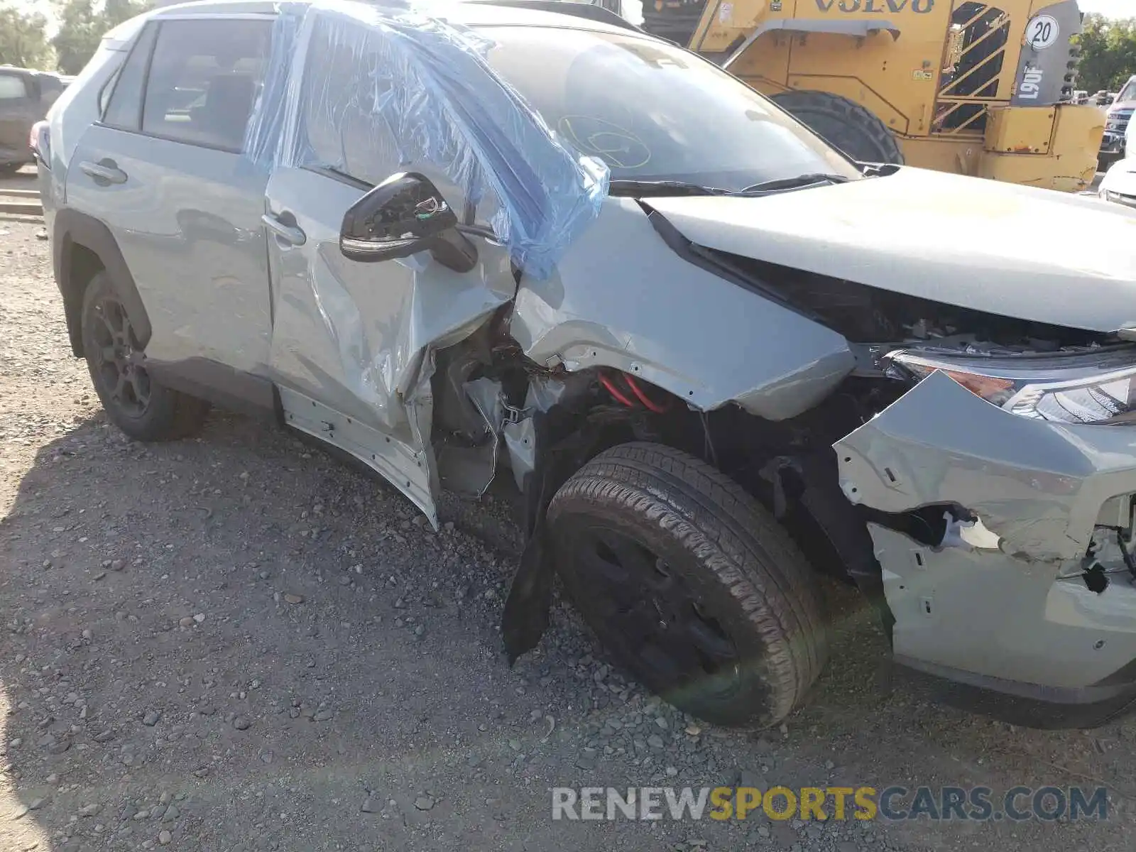 9 Photograph of a damaged car 2T3J1RFV3LC104637 TOYOTA RAV4 2020