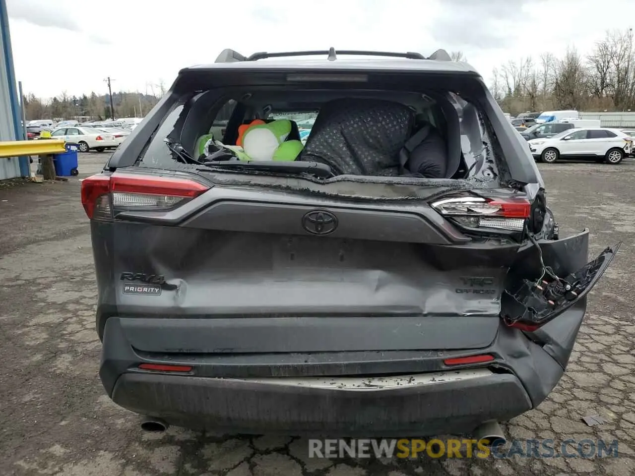 6 Photograph of a damaged car 2T3J1RFV4LC095270 TOYOTA RAV4 2020