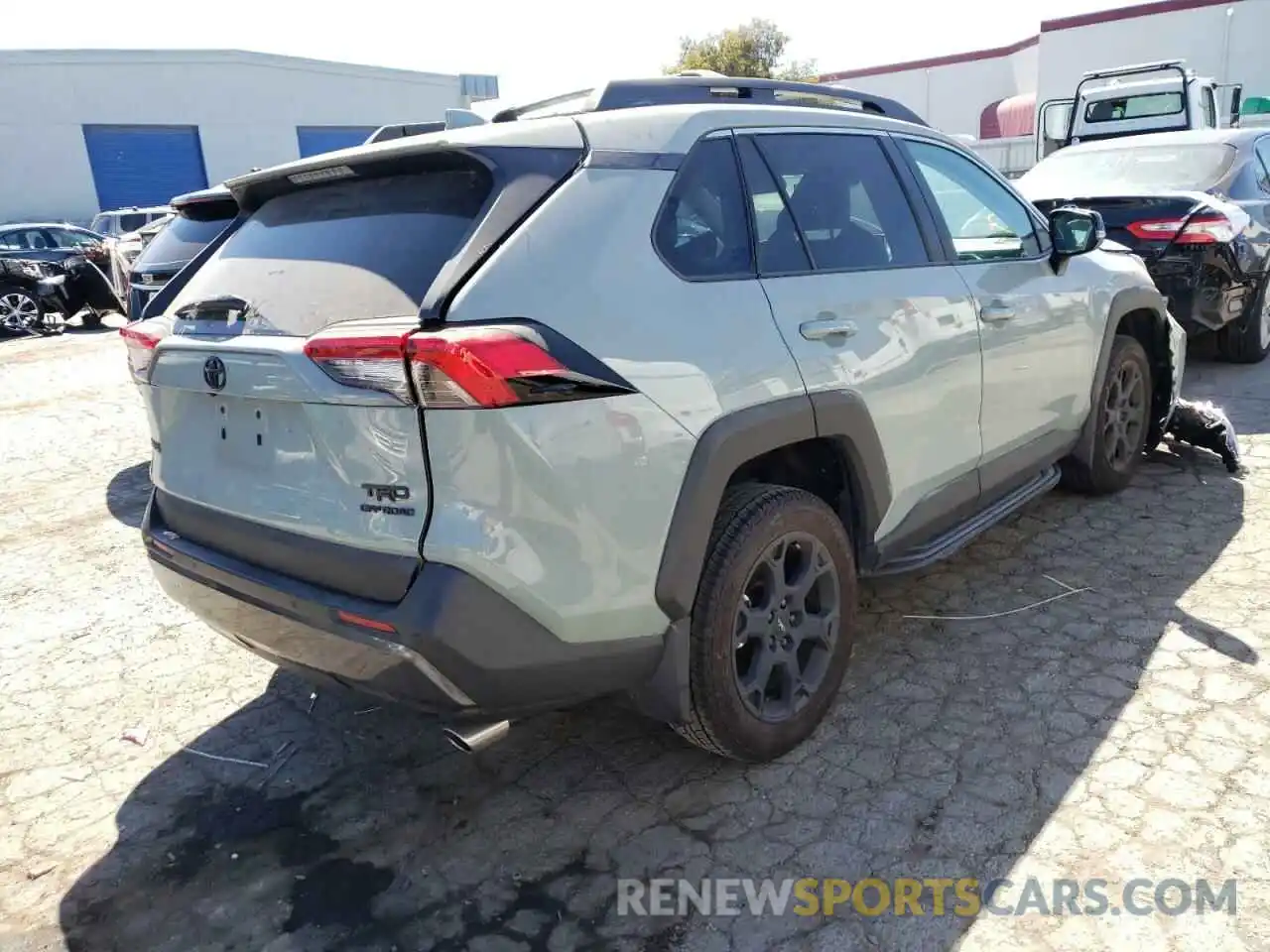 4 Photograph of a damaged car 2T3J1RFV5LC082138 TOYOTA RAV4 2020