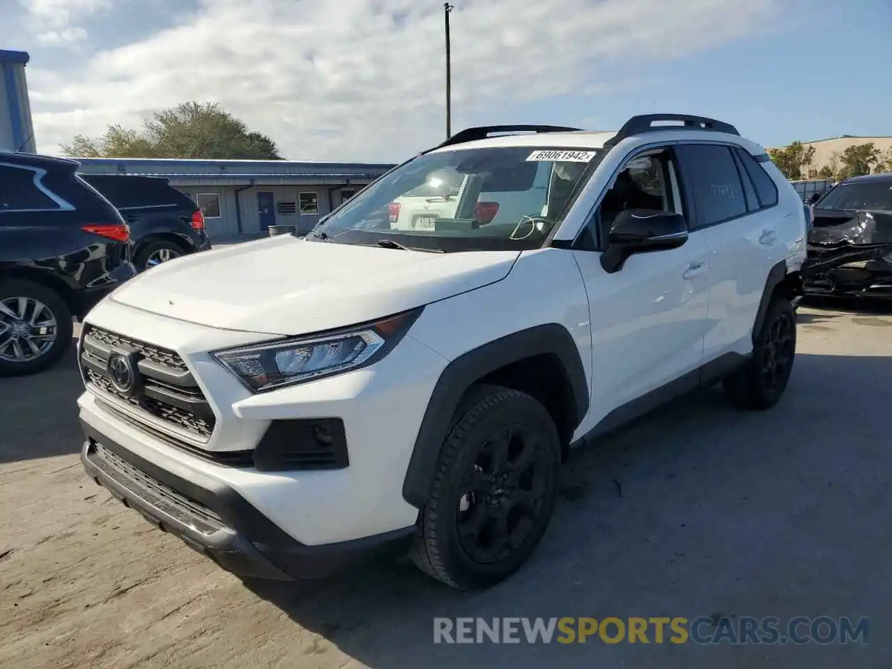 1 Photograph of a damaged car 2T3J1RFV5LC112660 TOYOTA RAV4 2020