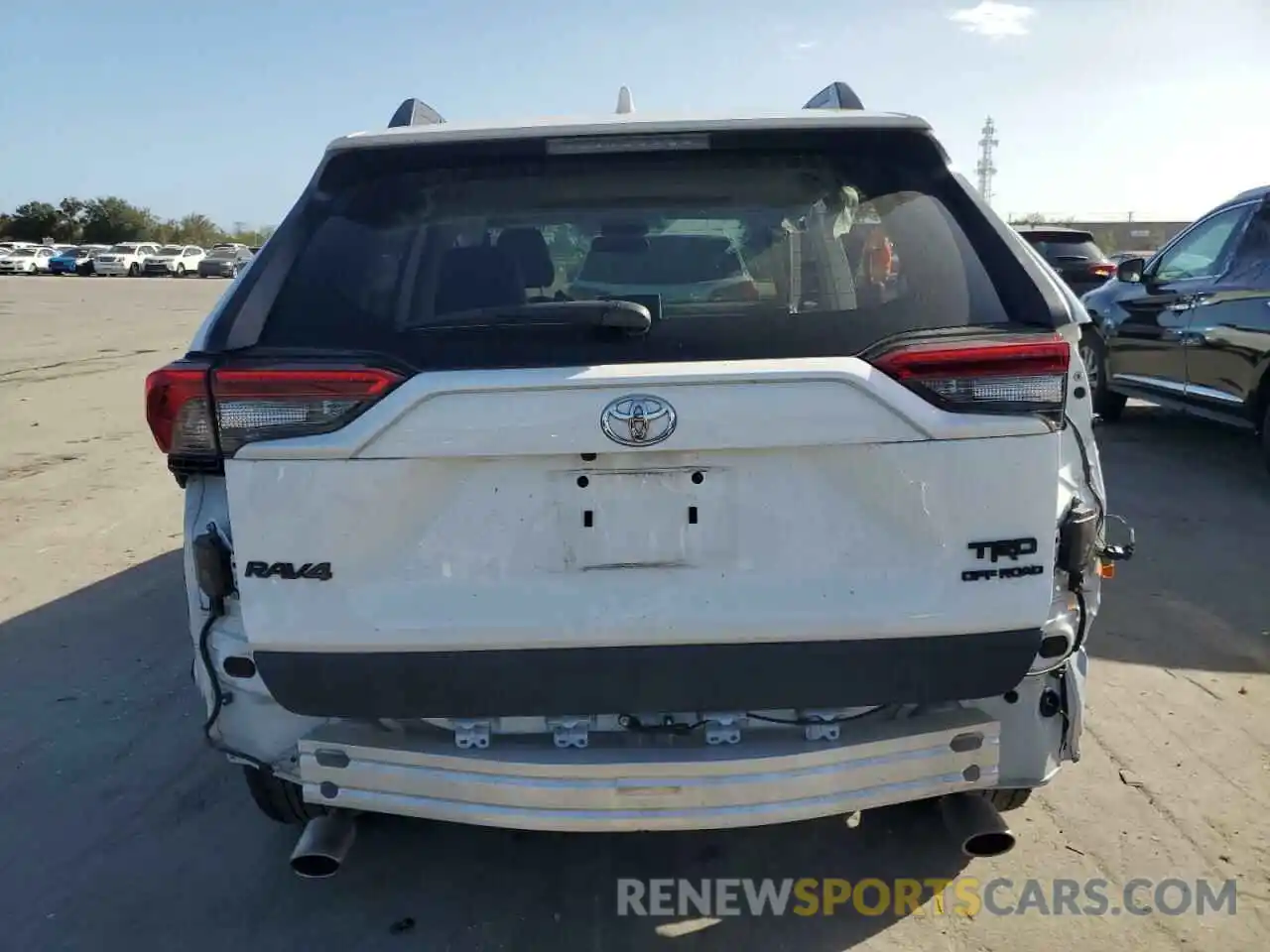 6 Photograph of a damaged car 2T3J1RFV5LC112660 TOYOTA RAV4 2020