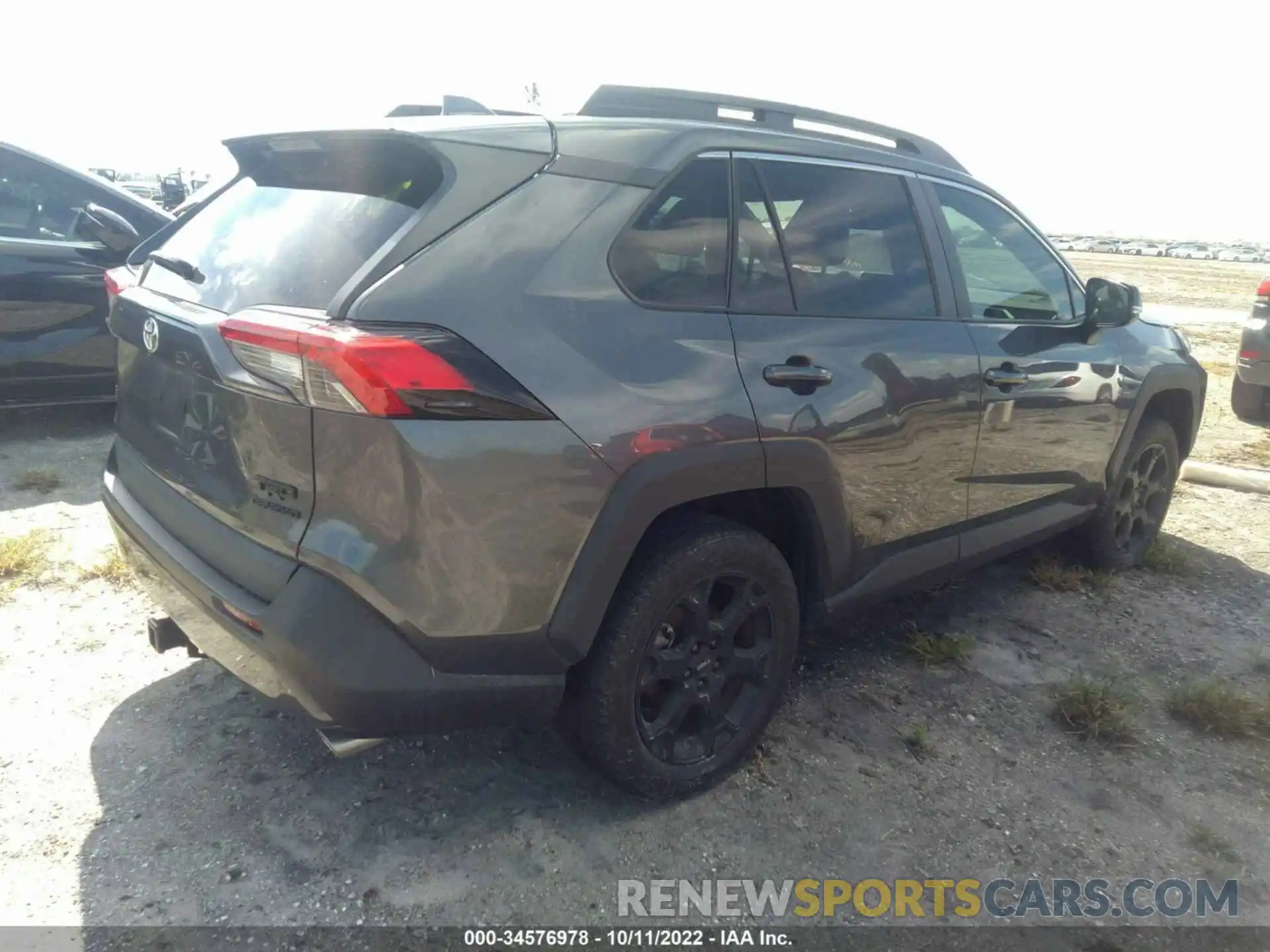 4 Photograph of a damaged car 2T3J1RFV5LC118944 TOYOTA RAV4 2020