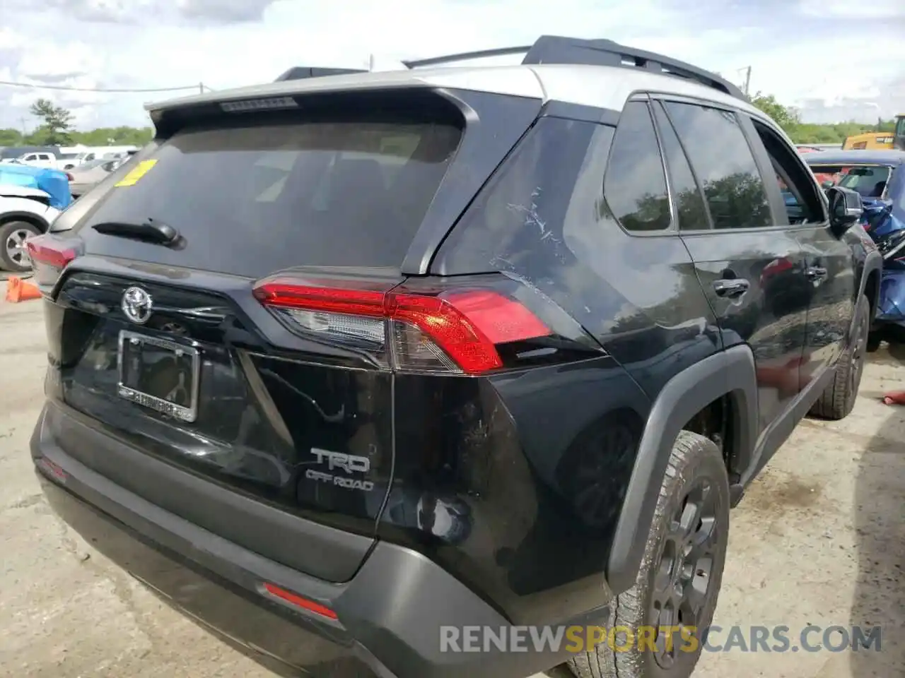 4 Photograph of a damaged car 2T3J1RFV6LC078440 TOYOTA RAV4 2020