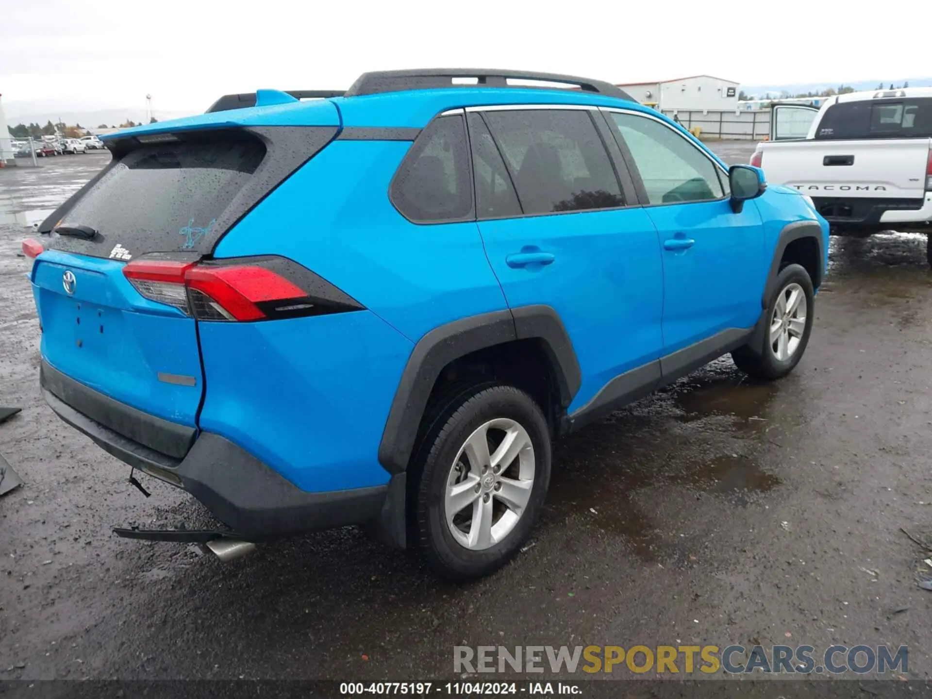 4 Photograph of a damaged car 2T3J1RFV7LC090077 TOYOTA RAV4 2020