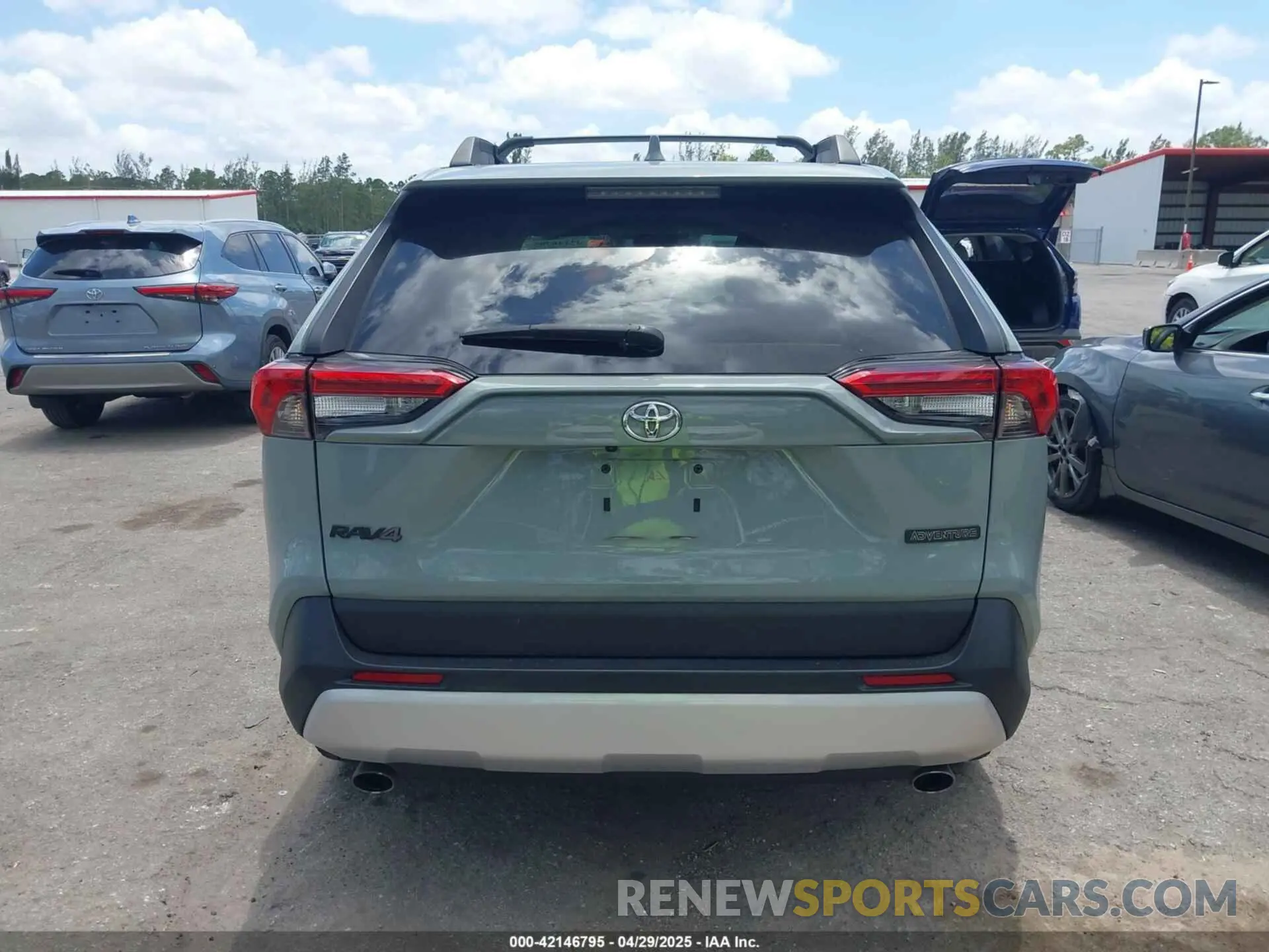 16 Photograph of a damaged car 2T3J1RFV7LC128780 TOYOTA RAV4 2020