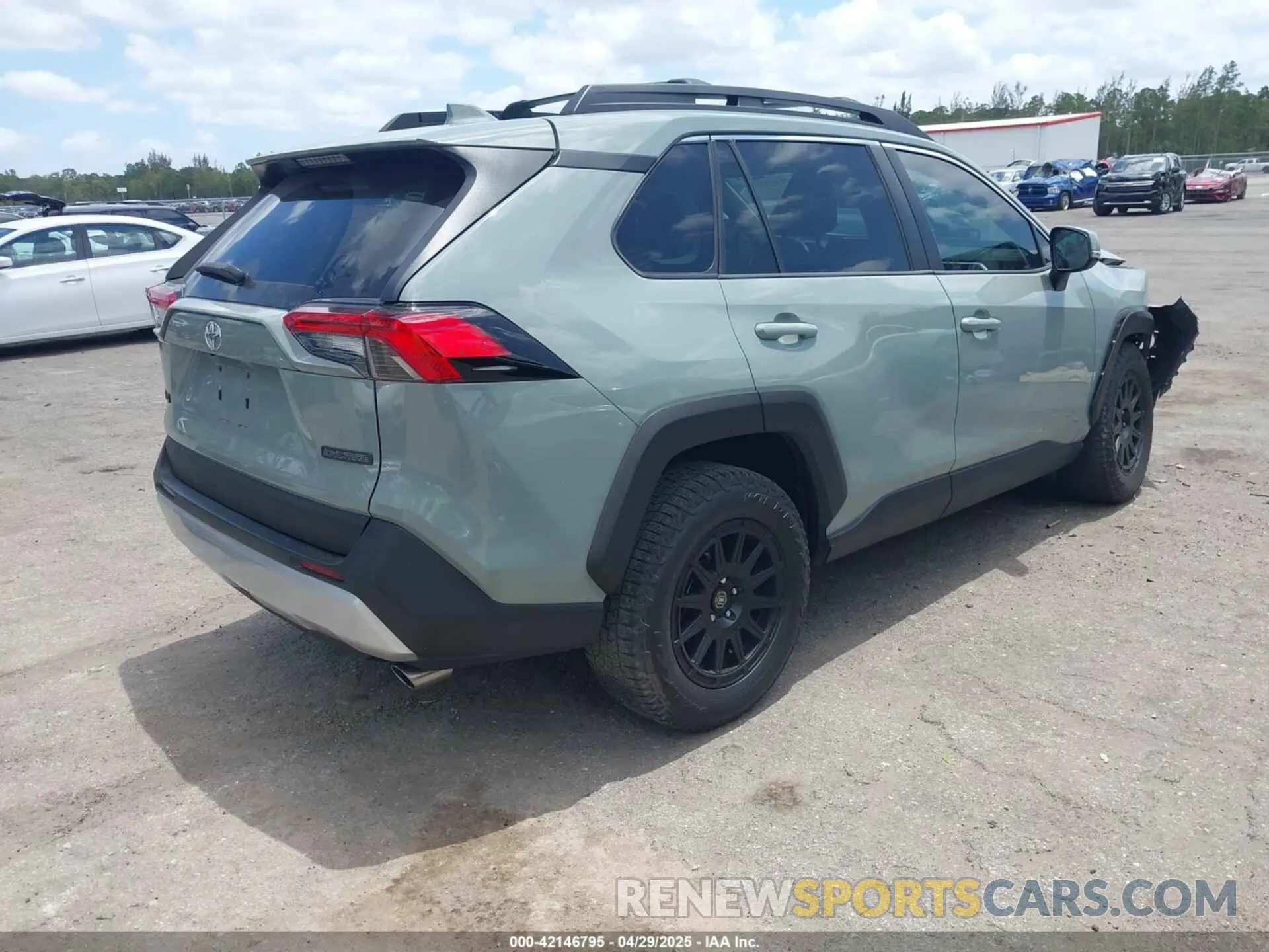 4 Photograph of a damaged car 2T3J1RFV7LC128780 TOYOTA RAV4 2020