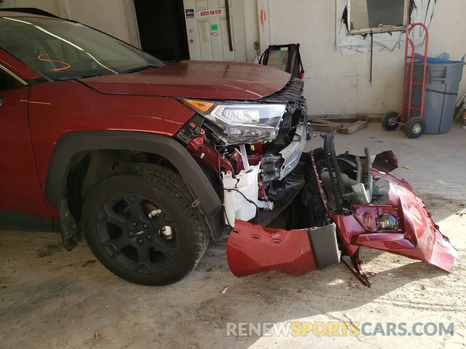 9 Photograph of a damaged car 2T3J1RFV8LC107422 TOYOTA RAV4 2020