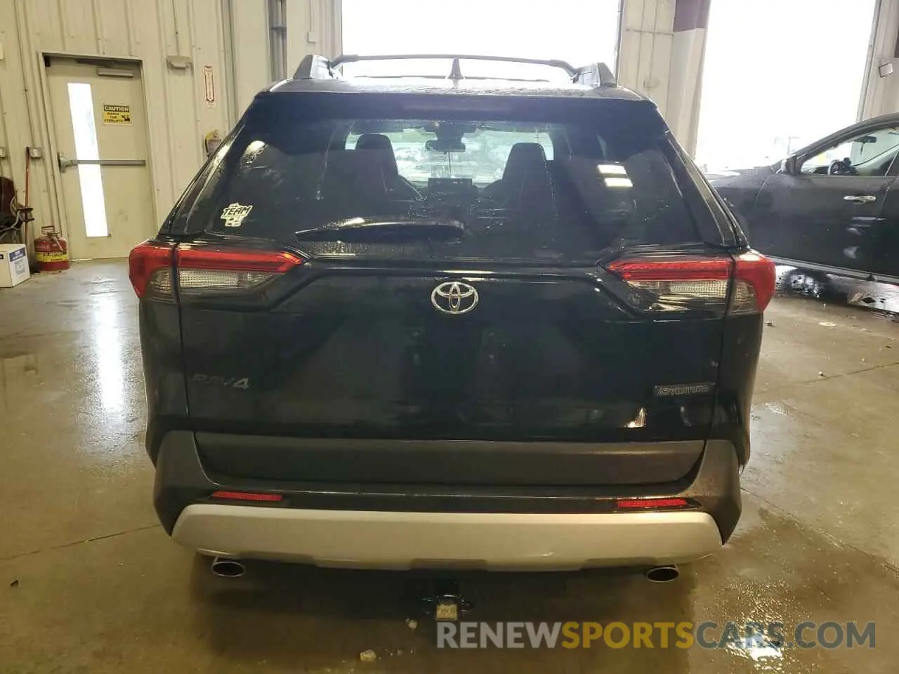 6 Photograph of a damaged car 2T3J1RFV8LC116816 TOYOTA RAV4 2020