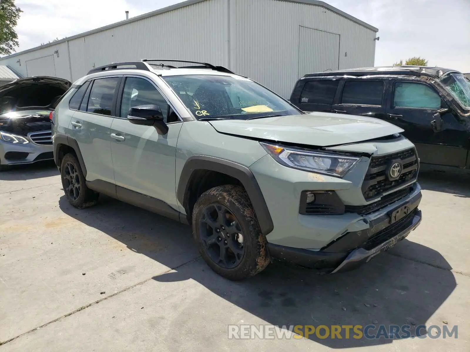 1 Photograph of a damaged car 2T3J1RFV9LC065570 TOYOTA RAV4 2020