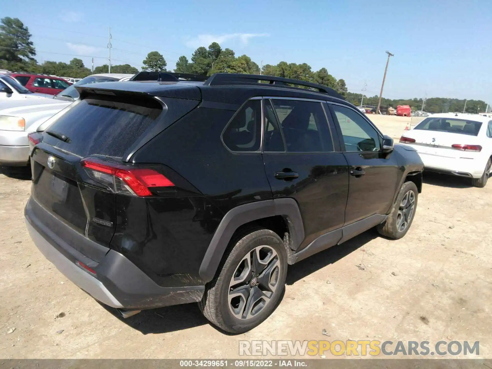 4 Photograph of a damaged car 2T3J1RFV9LC093949 TOYOTA RAV4 2020