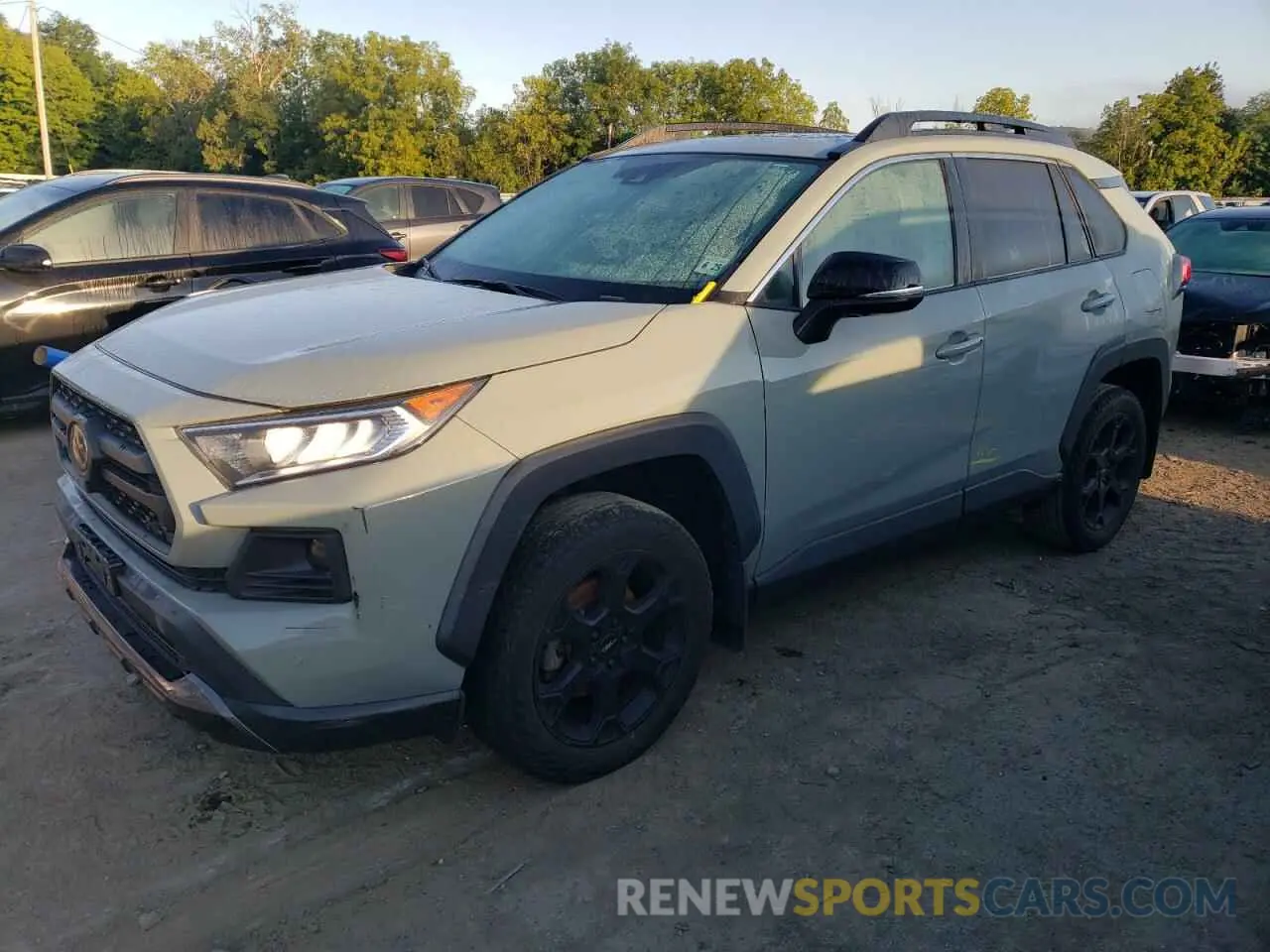 1 Photograph of a damaged car 2T3J1RFVXLC075458 TOYOTA RAV4 2020