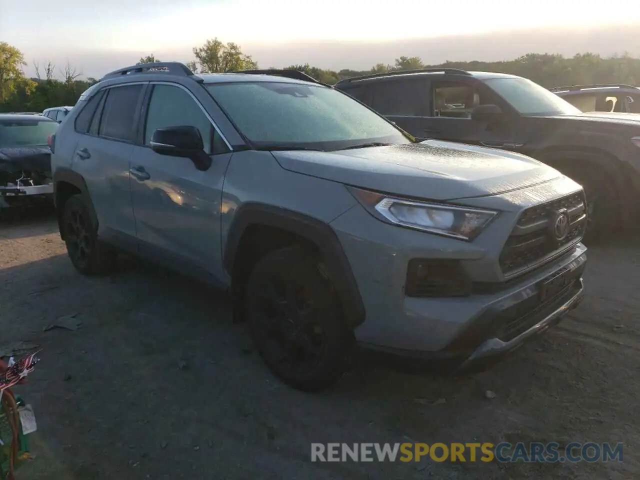 4 Photograph of a damaged car 2T3J1RFVXLC075458 TOYOTA RAV4 2020