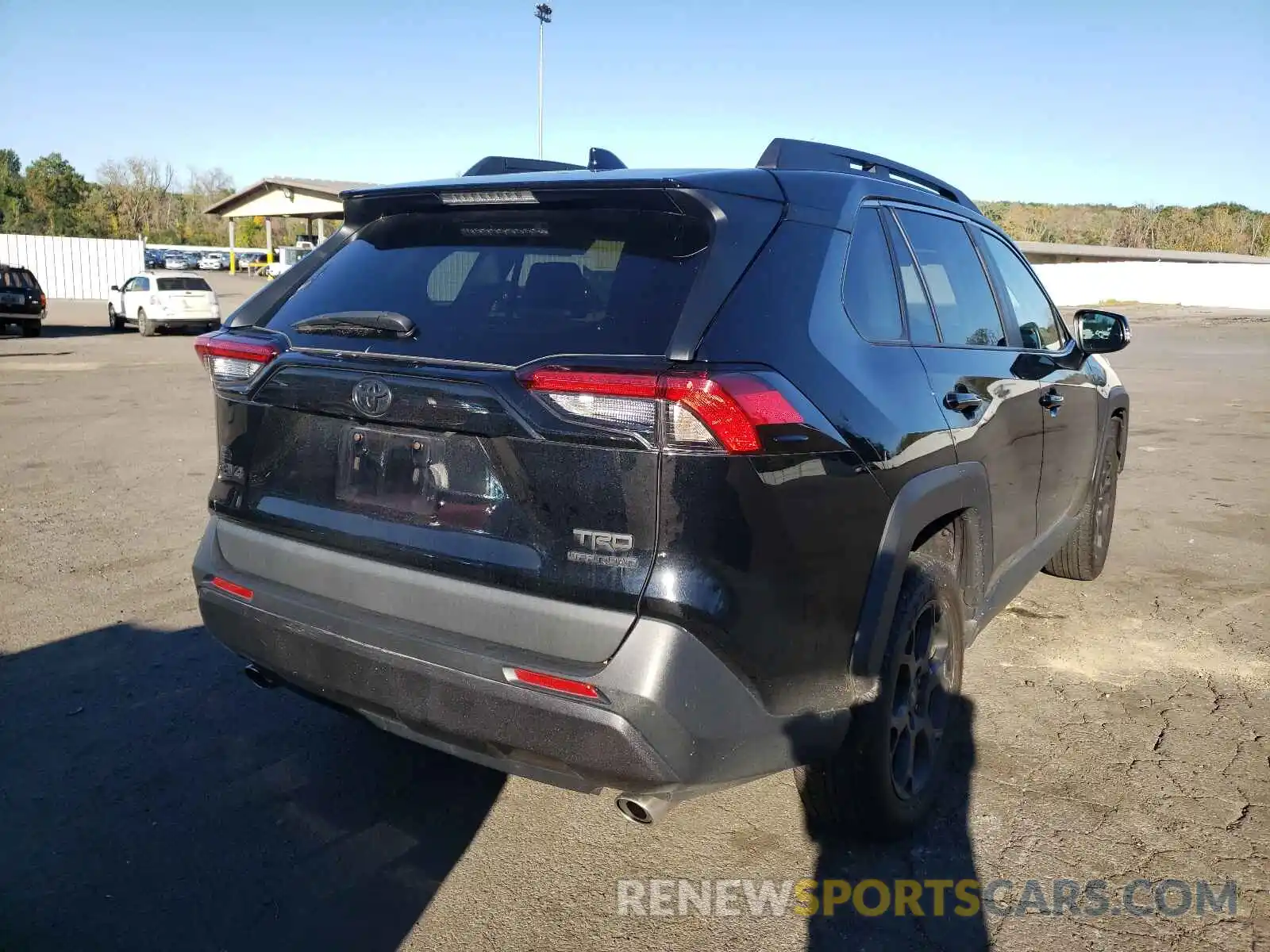 4 Photograph of a damaged car 2T3J1RFVXLC075492 TOYOTA RAV4 2020