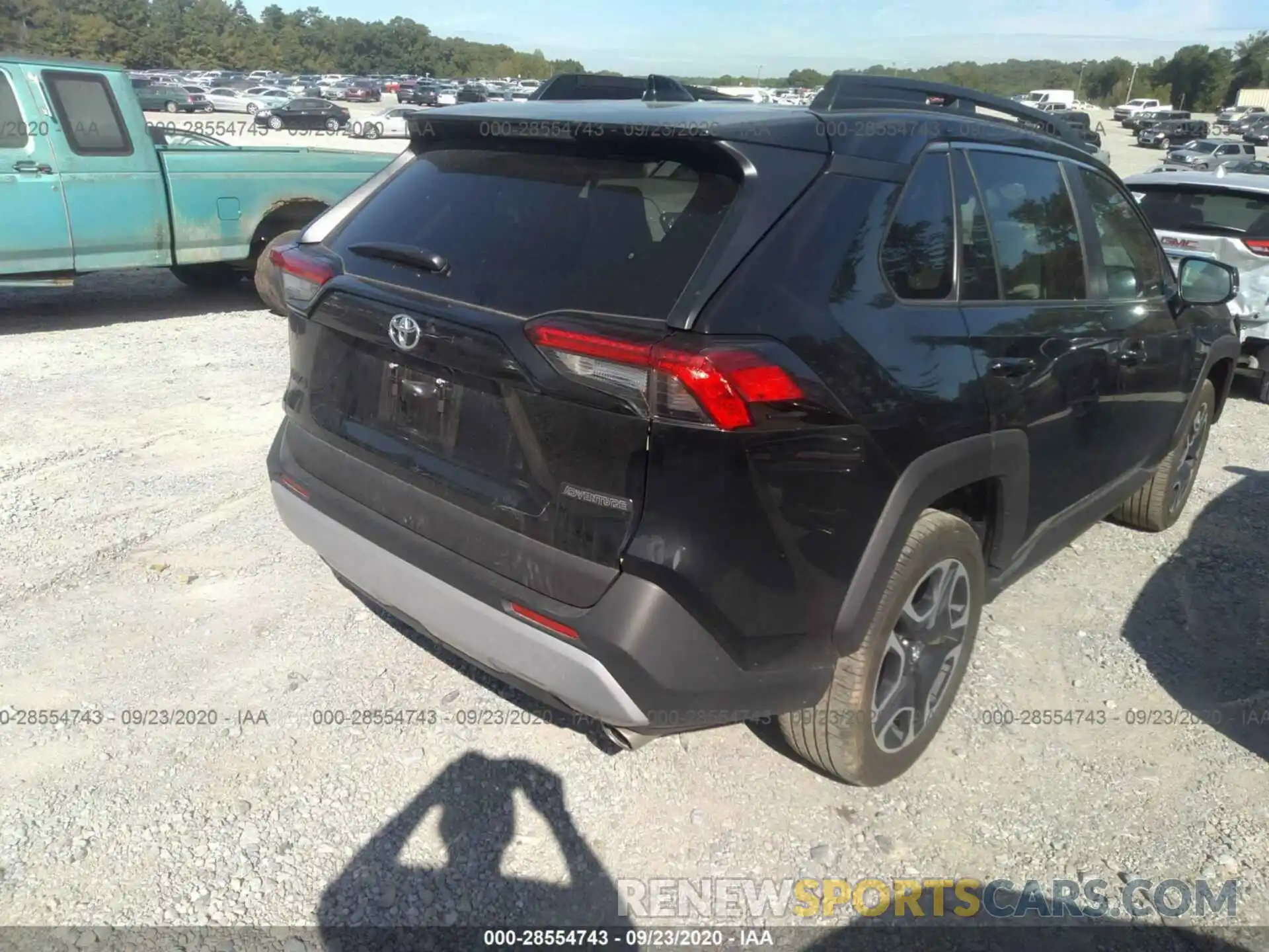 4 Photograph of a damaged car 2T3J1RFVXLC100634 TOYOTA RAV4 2020