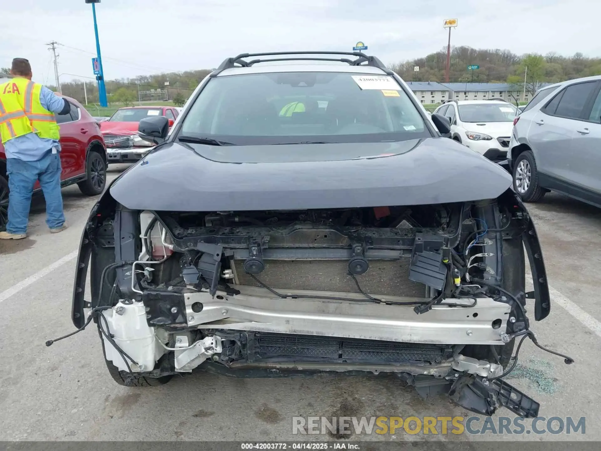 13 Photograph of a damaged car 2T3J1RFVXLC114176 TOYOTA RAV4 2020